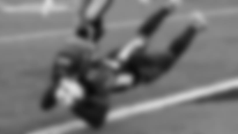 Tyler Boyd makes a leaping catch in the end zone for the Bengals' first touchdown against the Pittsburgh Steelers.