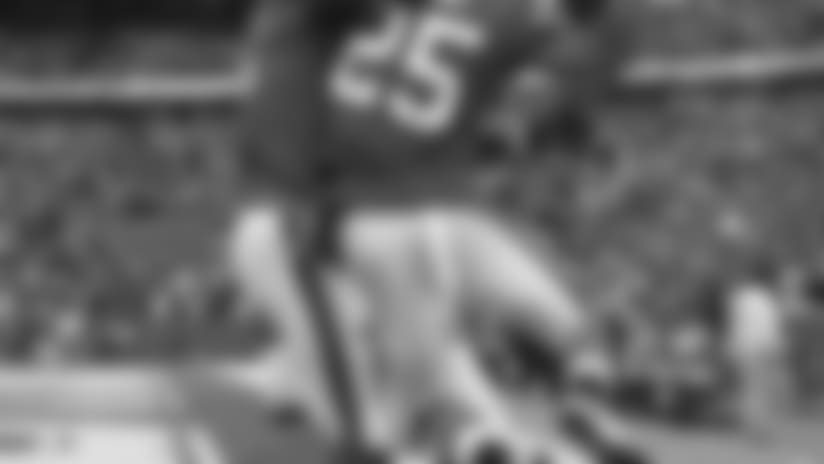 RB LeSean McCoy (25) celebrates with teammates