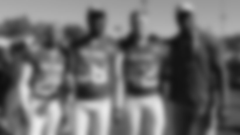 Broncos' Pro Bowl representatives come together for Photo Day and final practice