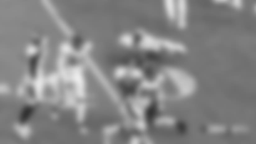 #DENvsNYJ: Wolfe grabs first career interception off deflected pass