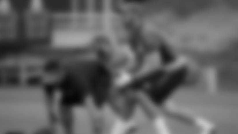 lynch_under_center_CP_160506.jpg