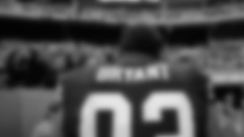 120914_bryantfans_576.jpg