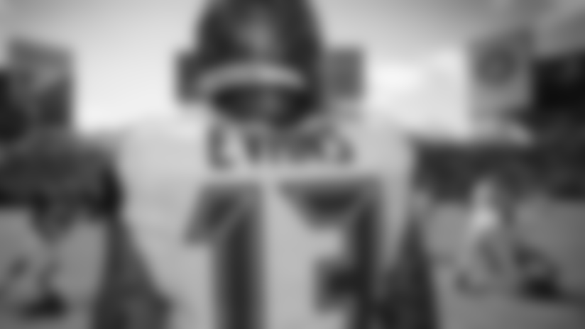 1023-mike-evans.jpg