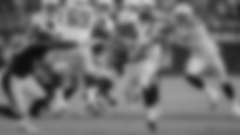 Austin Ekeler Bursts Through Blocks for 20-Yard Gain