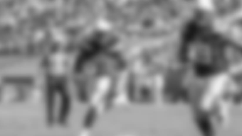 Melvin Gordon runs downfield during the Bolts' matchup against the LA Rams at the LA Memorial Coliseum.