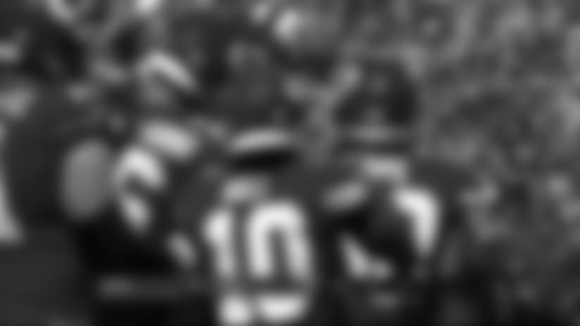 Sammy Watkins Makes Multiple Defenders Miss on His First Touchdown as a Chief