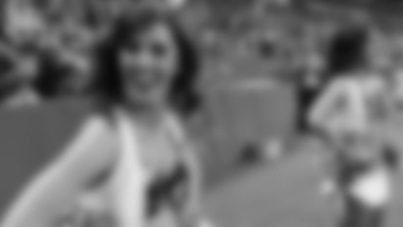 PHOTOS: Cheerleader of the Week: MARIAH (Game Day)