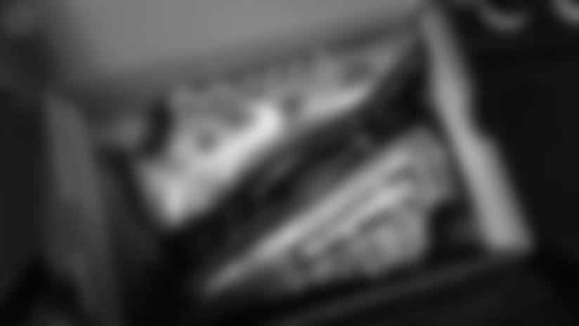 temp2017_1122_CleatsLR_0216--nfl_mezz_1280_1024.JPG