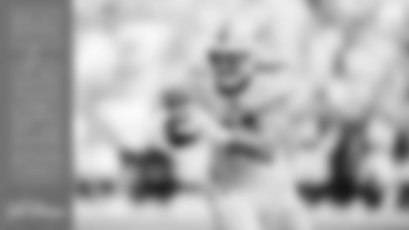 The Miami Dolphins have re-signed linebacker Andrew Van Ginkel.