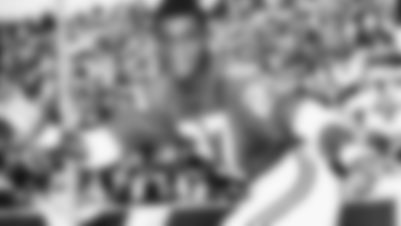 Cornerback Irv Cross