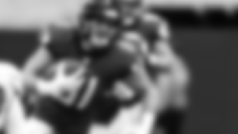Matt Ryan evades pressure, finds Hooper for TD