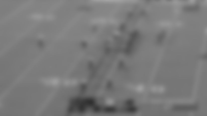 Oluokun plays both RB, QB on read-option for impressive fourth-down stop