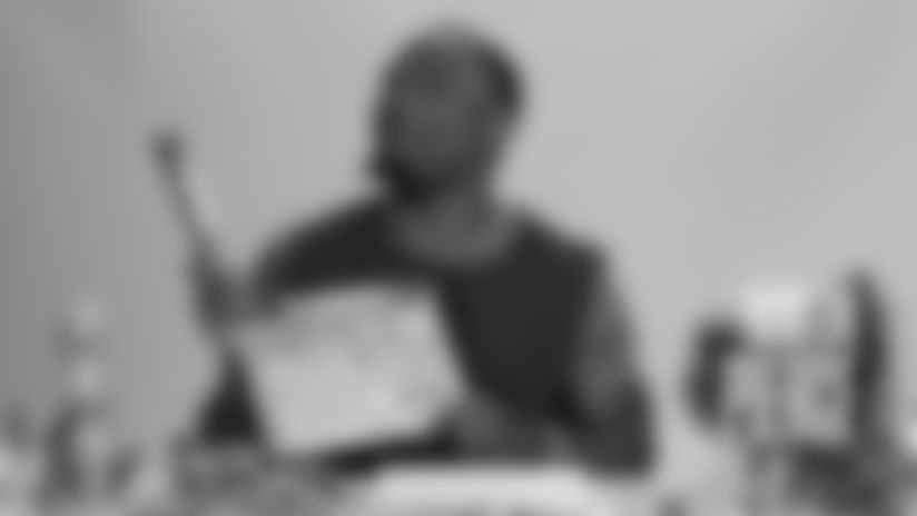 Watch as OLB Travon Walker and other rookies from the 2022 NFL Draft class try to draw their teams' logos from memory.