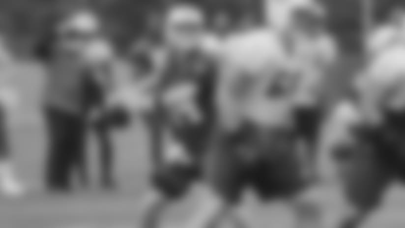 Training Camp Highlight: Sam Darnold Delivers a Rope to Clive Walford
