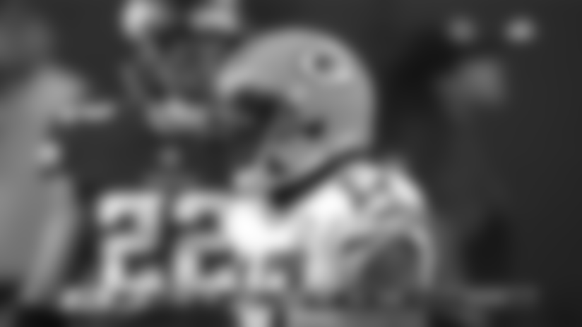 Packers QB Rodgers hits WR Adams for 36 yards