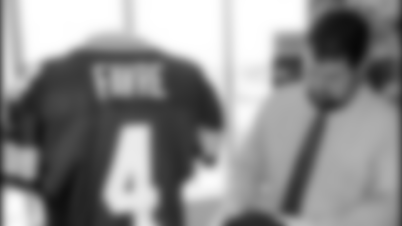favre_halloffame150x140.jpg