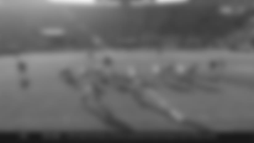 Packers RB Aaron Jones bursts through hole on 33-yard TD run