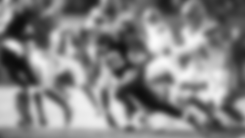 DJ Moore sheds defenders for 40-yard catch
