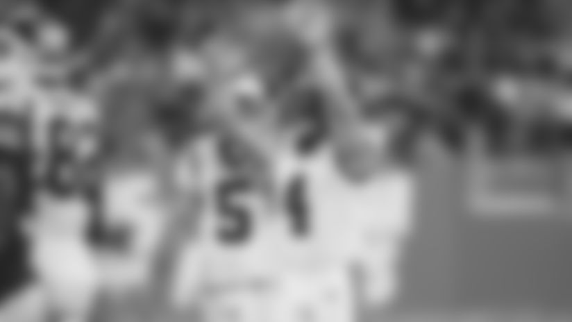 Joey Slye puts up six fingers