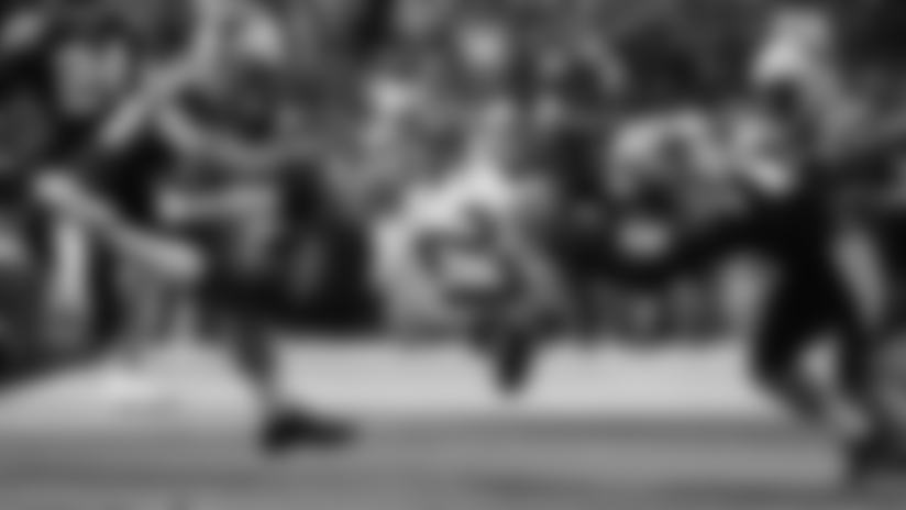 Kuechly, Munnerlyn tackle