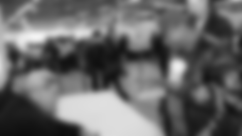 20110119_hannah_signing.jpg