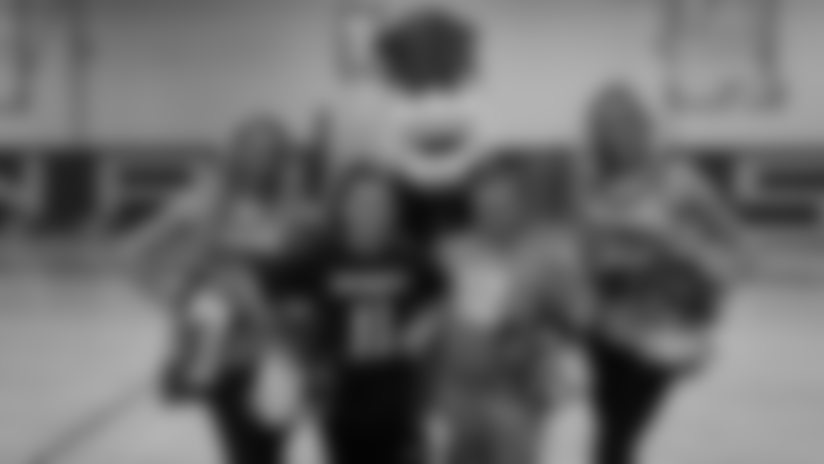 Patriots Cheerleaders participate in Papa Gino’s Pizza and Pom Poms