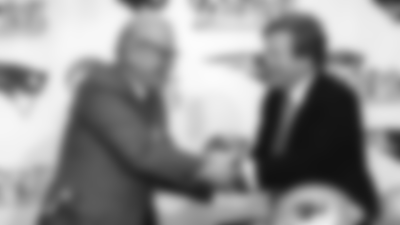 What the world was like when Robert Kraft bought the Patriots 25 years ago