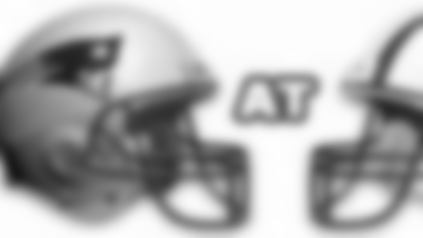 pats_at_titans_helmets.jpg