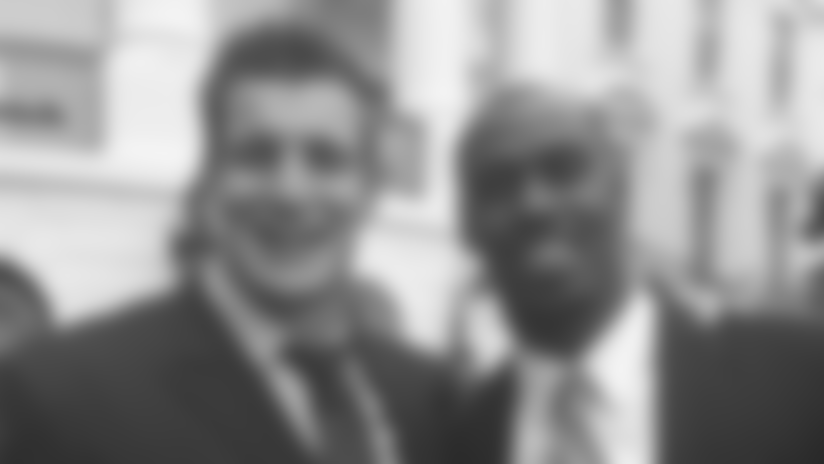 20150423-whitehouse-gronkjones.jpg