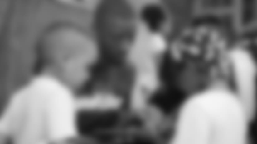 20180614_iPadDonation_Kelly678