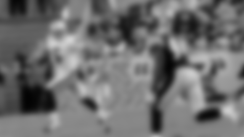 QB Bruce Gradkowski scrambles with the football. Photo by Tony Gonzales.