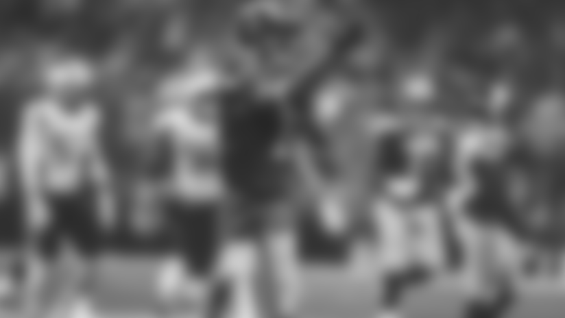 Goff hangs in pocket for pinpoint third-down throw to Woods