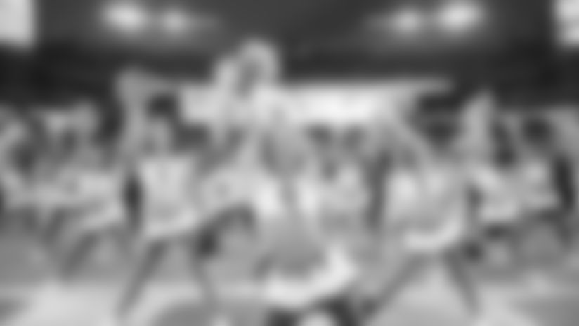 Cheerleaders: Packers vs. Ravens