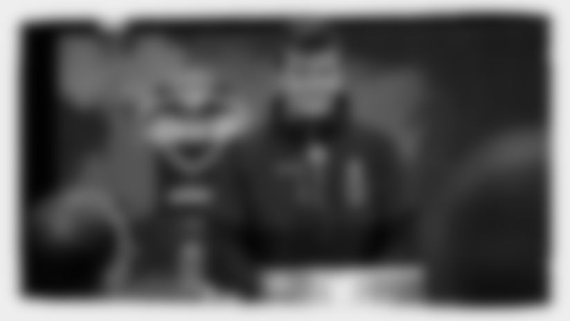 drew_lock_brush-centerpiece