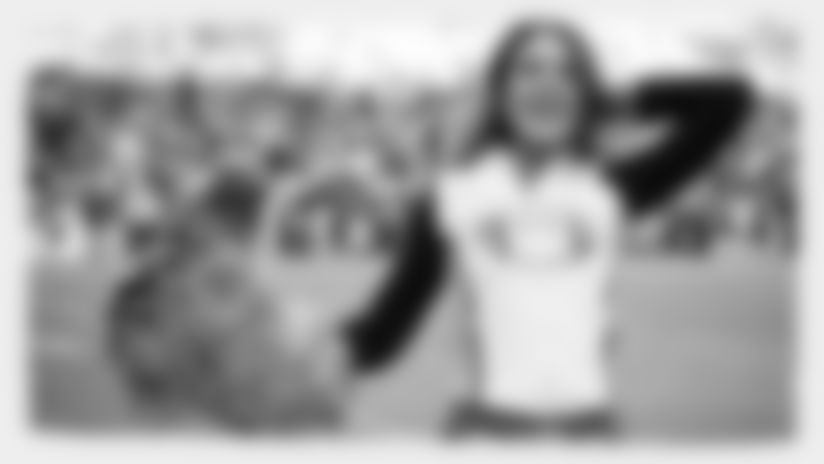 PHOTOS: Cheerleaders, Week 15 vs. Eagles