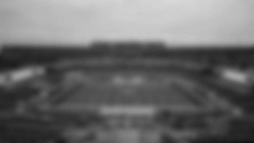 fedexfield-people-back