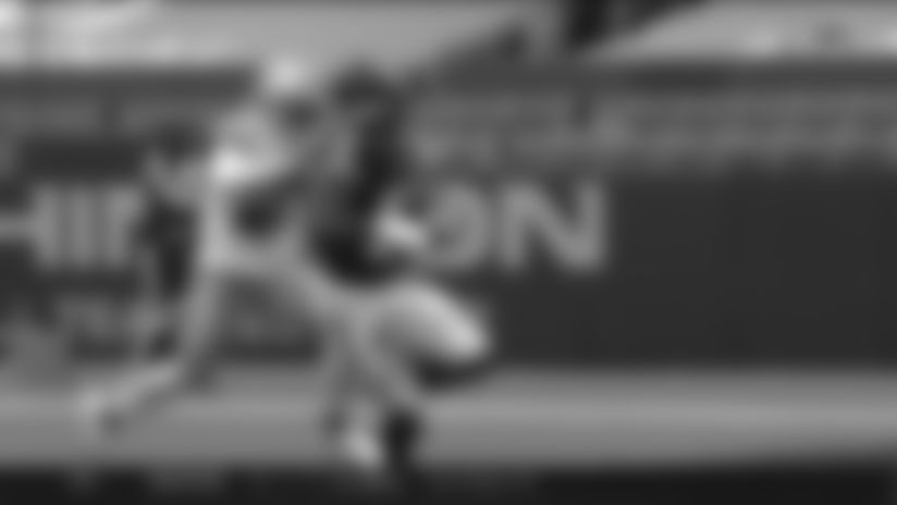 Washington Football Team wide receiver Terry McLaurin beats Dallas Cowboys DB with 52-yard touchdown.
