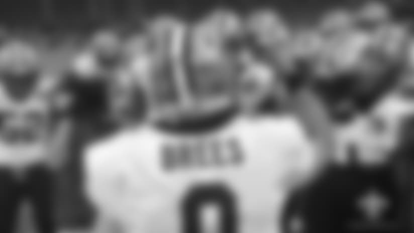 Drew Brees pregame huddle at Atlanta 9-21-18