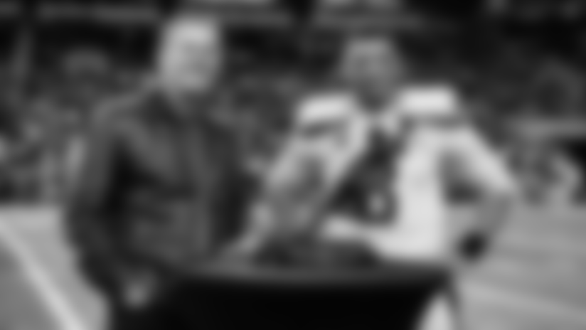 Russell Wilson Named 2018 Steve Largent Award Winner