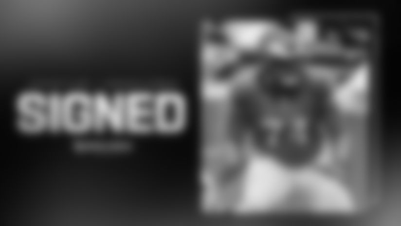 The Steelers signed offensive lineman Le'Raven Clark