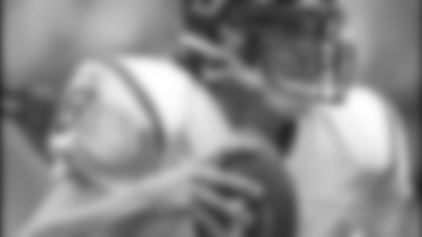 carr_stiffarm_chargers091204.jpg