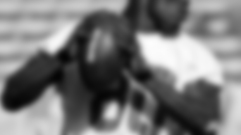 dre_catch_practice_jg_story020907.jpg