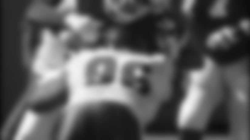 walker_sack_chiefs092604.jpg