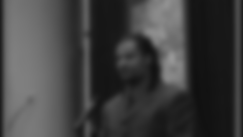 qb_awards_sharper121603b.jpg