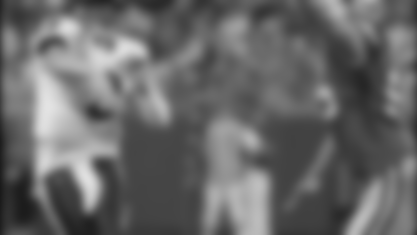 carr_fling_lions091904.jpg