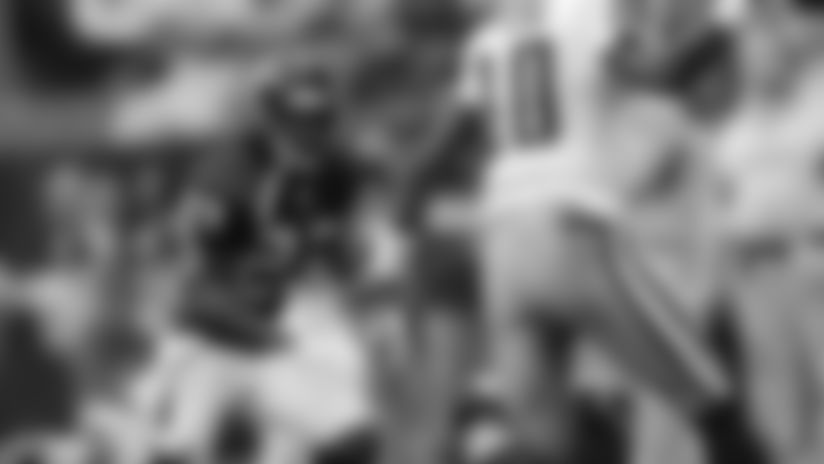 simmons_tackle121006.jpg
