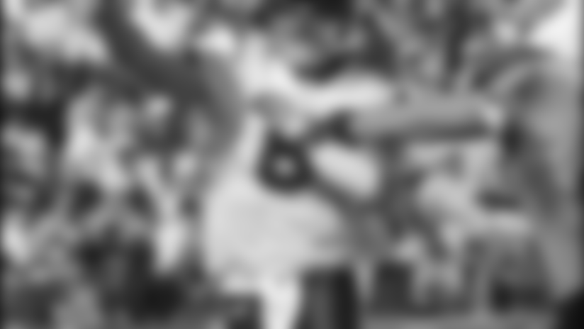 carr_release_titans101704.jpg