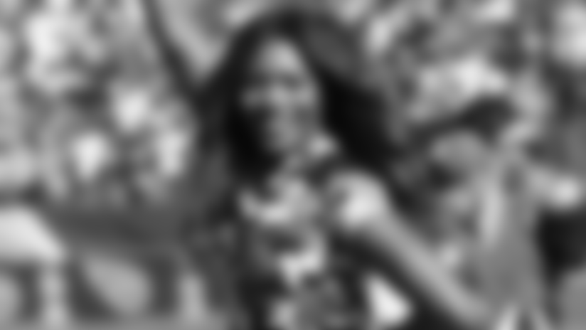 Titans Cheerleader Spotlight: Loren