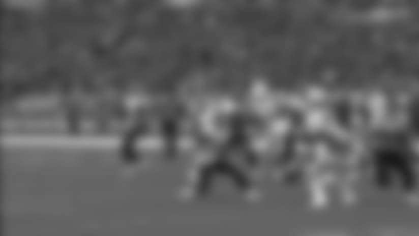 Dion Lewis Goes for 14 yards