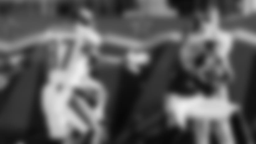 1108TitansJagsFBSamari300.jpg